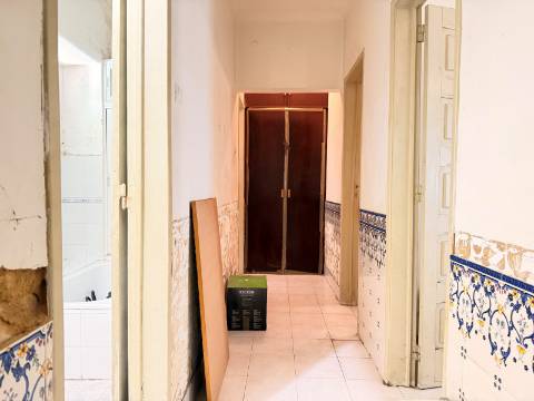 Apartamento T2 - Moscavide - Obras Totais - RCH c/ Terraço