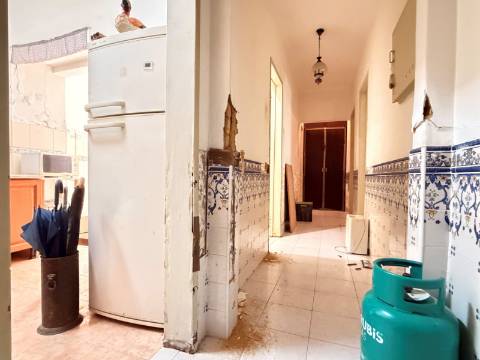 Apartamento T2 - Moscavide - Obras Totais - RCH c/ Terraço
