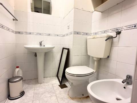 Apartamento T2 - Moscavide - Obras Totais - RCH c/ Terraço