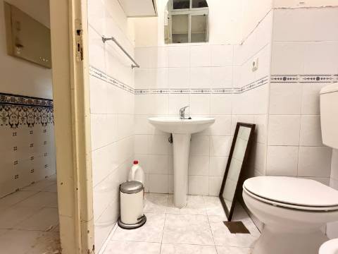 Apartamento T2 - Moscavide - Obras Totais - RCH c/ Terraço