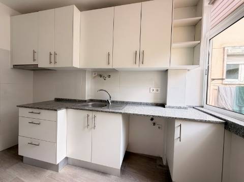 Apartamento T1 em Moscavide - 2º andar - p/ Arrendar
