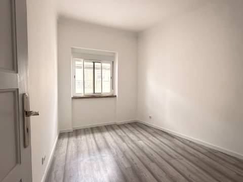 Apartamento T1 em Moscavide - 2º andar - p/ Arrendar