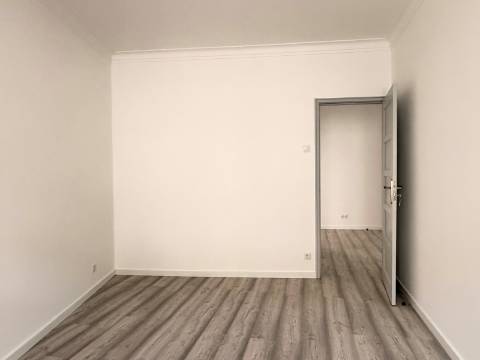Apartamento T1 em Moscavide - 2º andar - p/ Arrendar