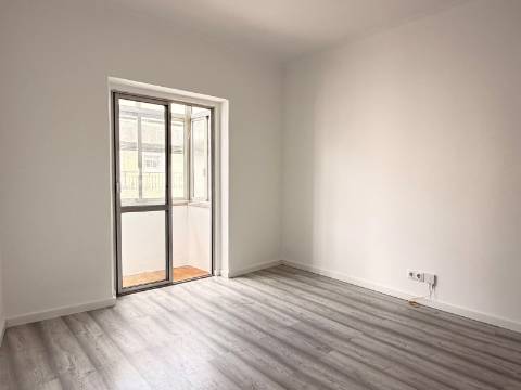 Apartamento T1 em Moscavide - 2º andar - p/ Arrendar