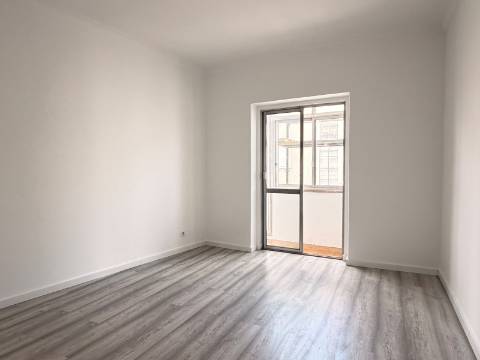 Apartamento T1 em Moscavide - 2º andar - p/ Arrendar