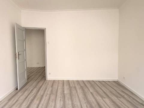 Apartamento T1 em Moscavide - 2º andar - p/ Arrendar