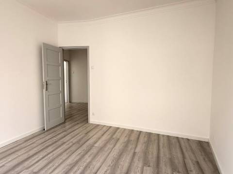 Apartamento T1 em Moscavide - 2º andar - p/ Arrendar