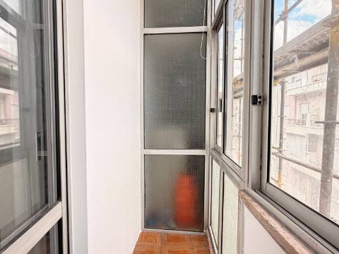Apartamento T1 em Moscavide - 2º andar - p/ Arrendar