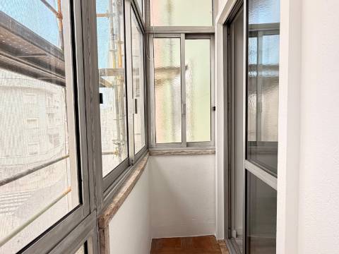 Apartamento T1 em Moscavide - 2º andar - p/ Arrendar