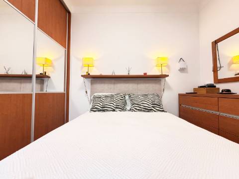 Apartamento T1 em Moscavide - 1º andar c/ Pequeno Espaço Exterior