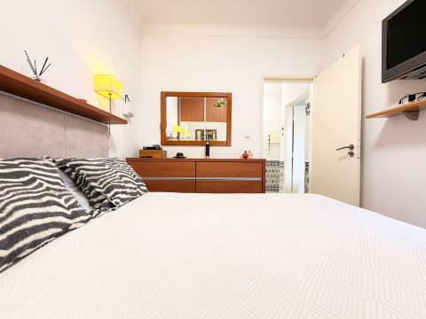 Apartamento T1 em Moscavide - 1º andar c/ Pequeno Espaço Exterior
