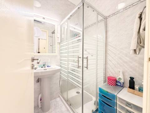 Apartamento T1 em Moscavide - 1º andar c/ Pequeno Espaço Exterior