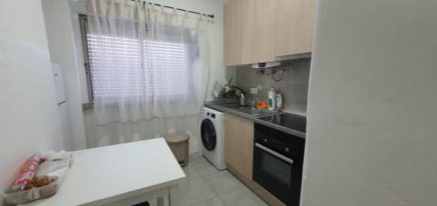 Arrenda-se Quarto em Moscavide com Varanda - METRO