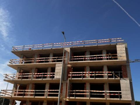 Apartamento T3, Novo ,c/ parqueamento ,Pinhal Novo