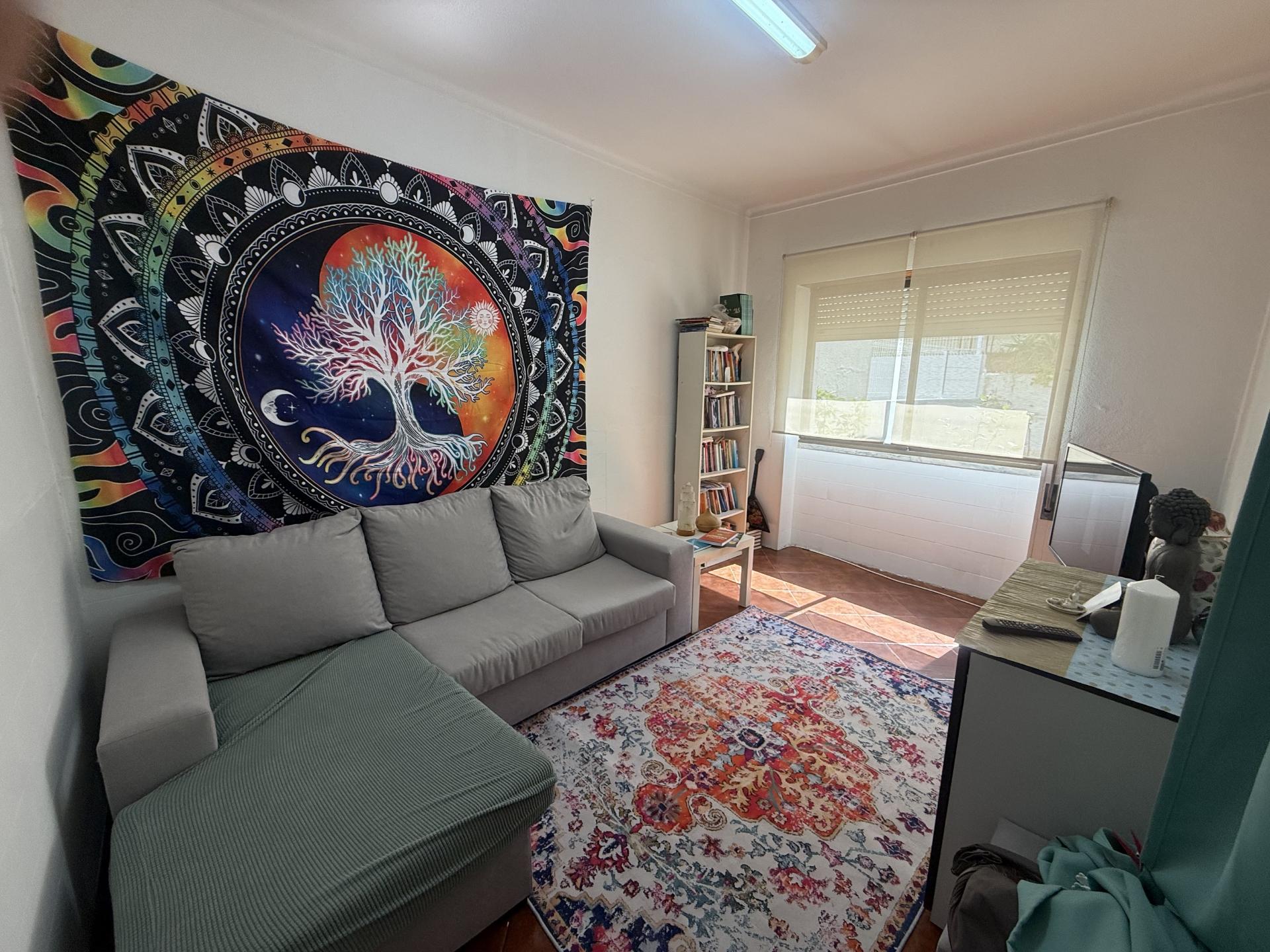 Apartamento T2 com logradouro, Liceu, Setúbal