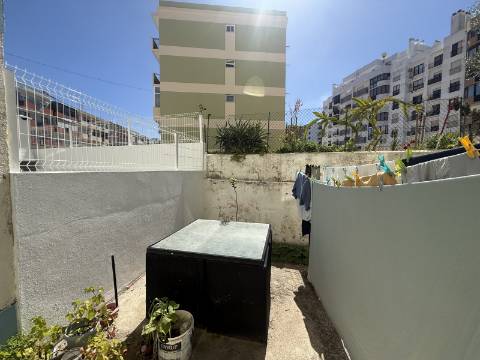 Apartamento T2 com logradouro, Liceu, Setúbal