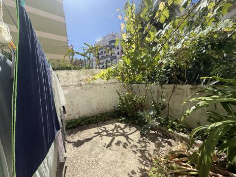 Apartamento T2 com logradouro, Liceu, Setúbal