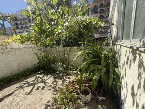 Apartamento T2 com logradouro, Liceu, Setúbal