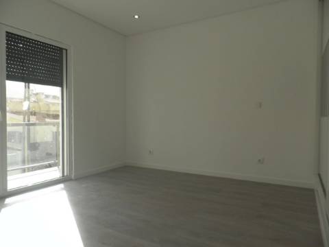 MORADIA T3 ISOLADA TÉRREA, EM CONSTRUÇÃO - FERNÃO FERRO