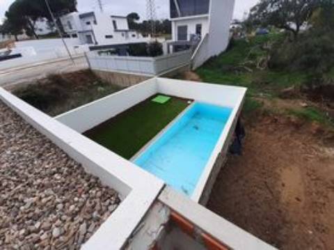 Excelente Moradia T3 com piscina em Setúbal.