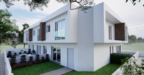 Moradia multi-familiar T4 em Fernão Ferro.
