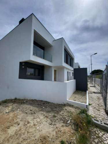 Moradia Geminada T4 Caparica Pera