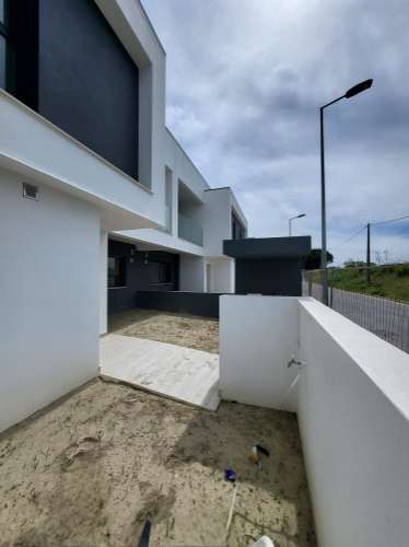 Moradia Geminada T4 Caparica Pera