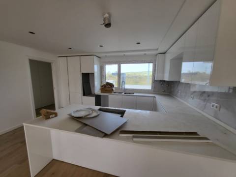 Moradia Geminada T4 Caparica Pera