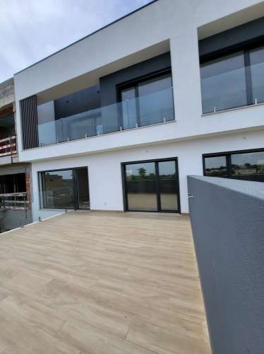 Moradia Geminada T4 Caparica Pera