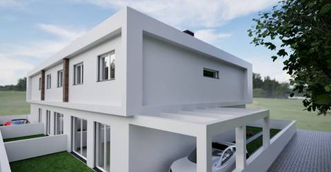 Moradia multi-familiar T4 em Fernão Ferro.