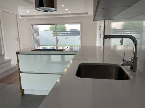 Moradia T3+1 nova Fernão Ferro