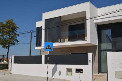 Moradia T4 Redondos C/ Piscina