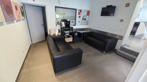 Clinica 10 salas 198m2