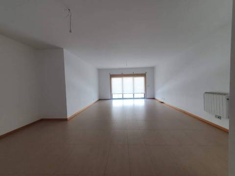Apartamento T3 C Garagem e Parqueamento Pinhal Novo