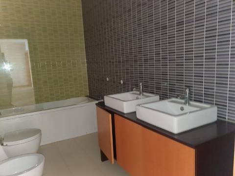 Apartamento T3 C Garagem e Parqueamento Pinhal Novo