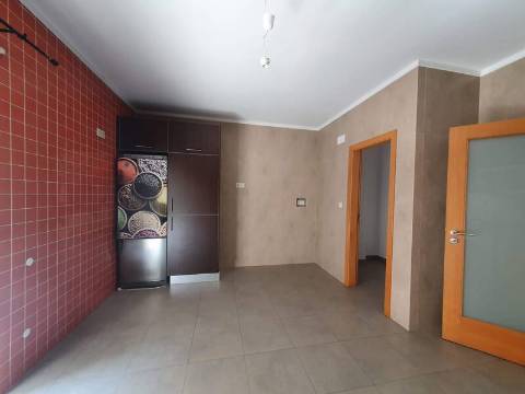 Apartamento T3 C Garagem e Parqueamento Pinhal Novo