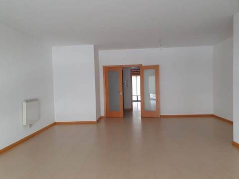 Apartamento T3 C Garagem e Parqueamento Pinhal Novo