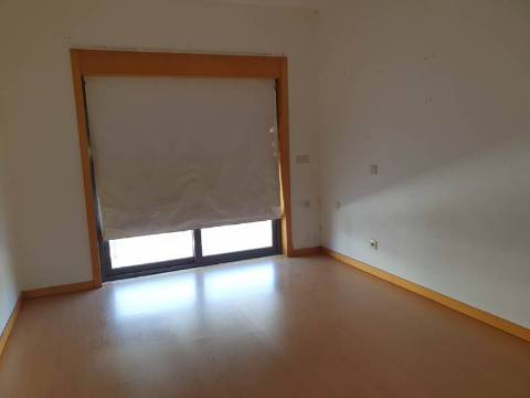 Apartamento T3 C Garagem e Parqueamento Pinhal Novo