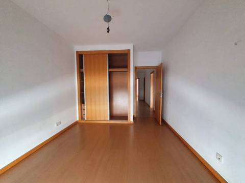 Apartamento T3 C Garagem e Parqueamento Pinhal Novo