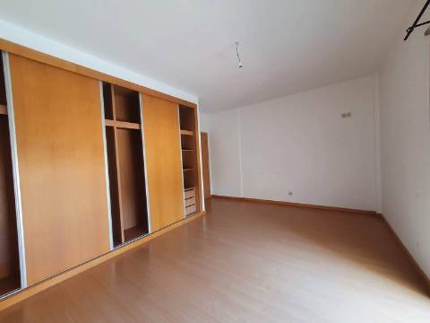 Apartamento T3 C Garagem e Parqueamento Pinhal Novo