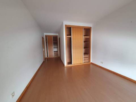 Apartamento T3 C Garagem e Parqueamento Pinhal Novo