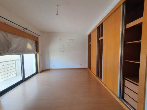Apartamento T3 C Garagem e Parqueamento Pinhal Novo