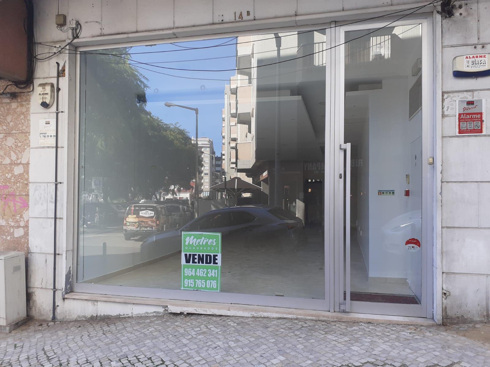 Loja comercial no centro de Almada