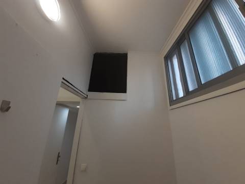 Loja comercial no centro de Almada