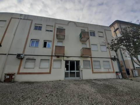 Apartamento T2 no Laranjeiro.
