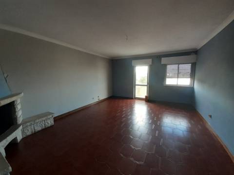 Apartamento T2 no Laranjeiro.