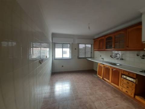 Apartamento T2 no Laranjeiro.
