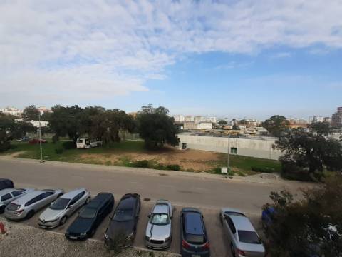 Apartamento T2 no Laranjeiro.
