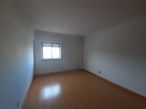 Apartamento T2 no Laranjeiro.