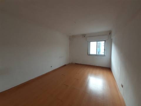 Apartamento T2 no Laranjeiro.
